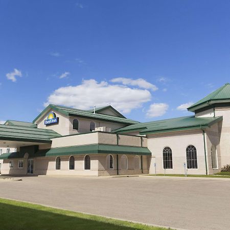 Days Inn & Suites By Wyndham Winkler Екстериор снимка