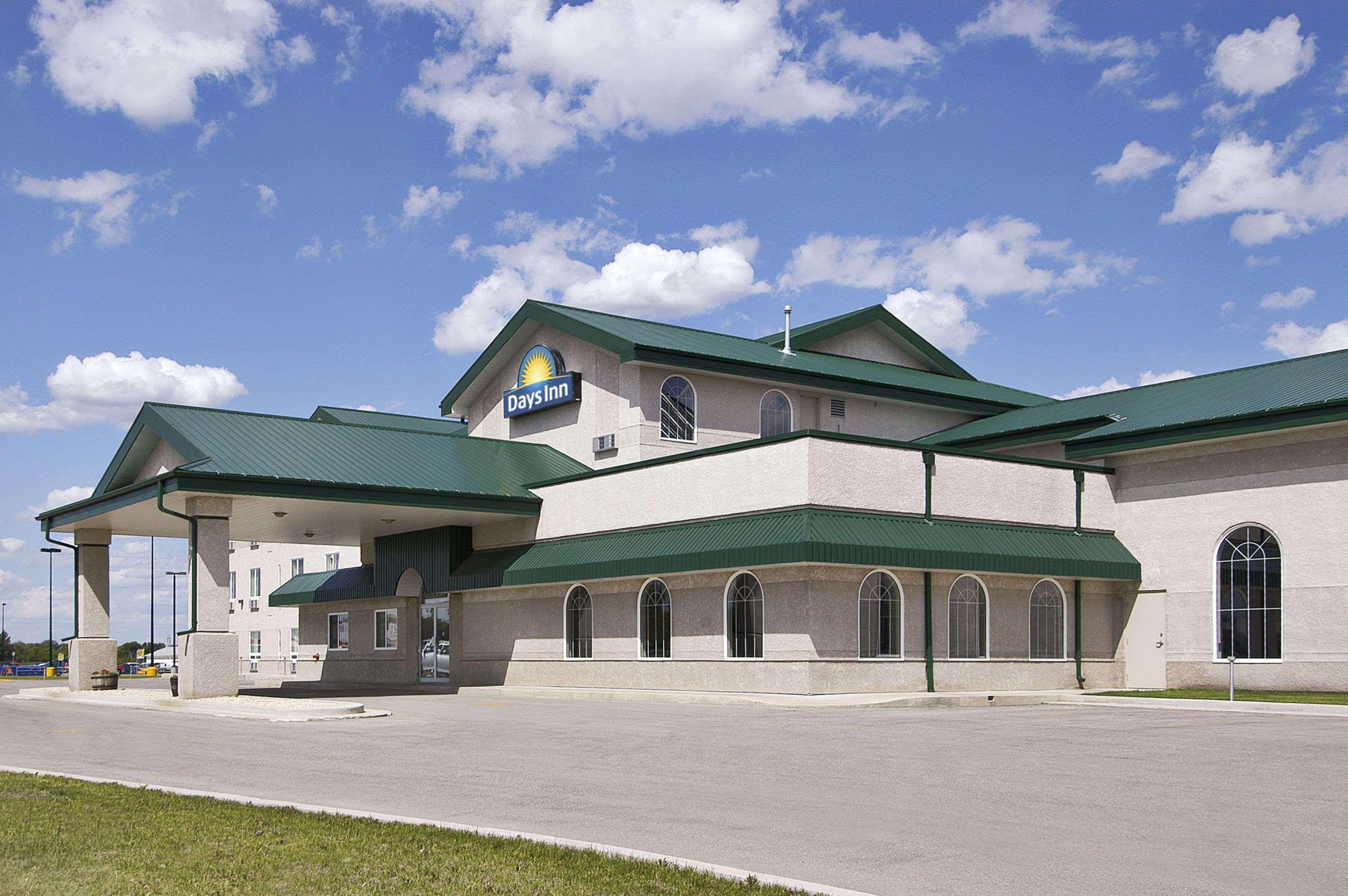 Days Inn & Suites By Wyndham Winkler Екстериор снимка