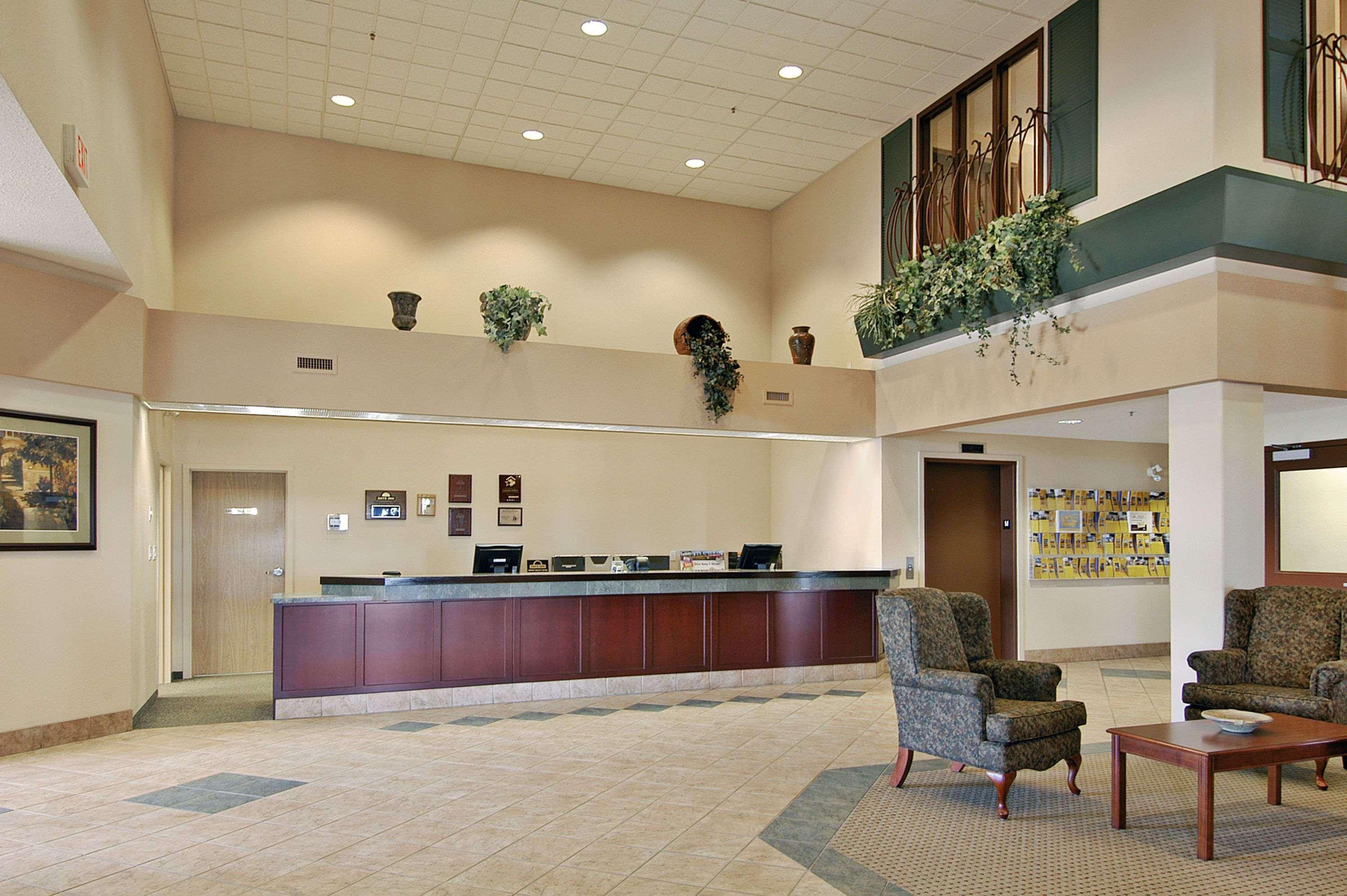 Days Inn & Suites By Wyndham Winkler Интериор снимка
