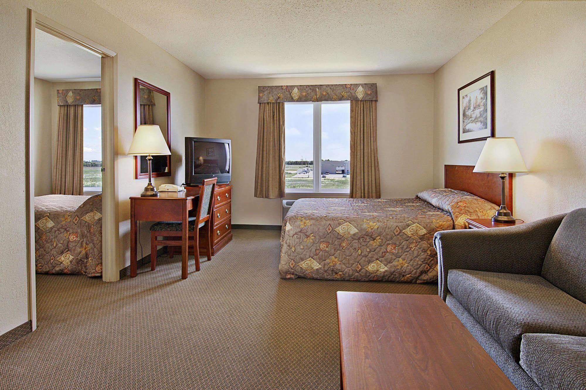 Days Inn & Suites By Wyndham Winkler Екстериор снимка